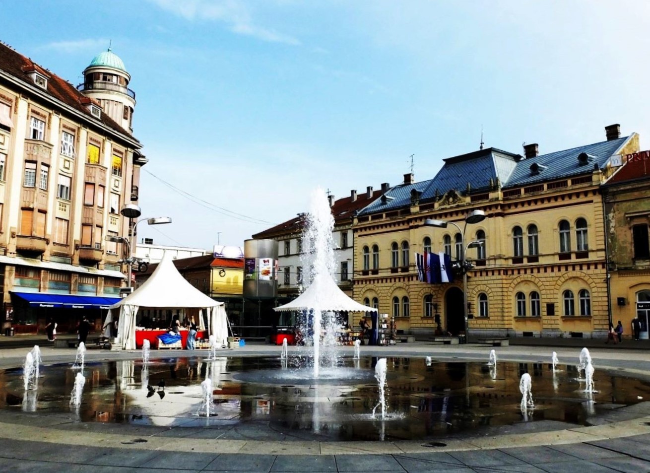 Blick auf den attraktiven Hauptplatz im Herzen der Großstadt Osijek. Fotos: Manfred Weghenkel