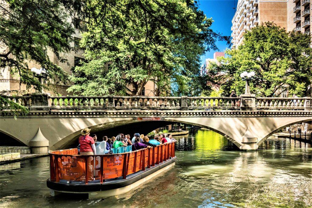 Der San Antonio River Walk, der auch Bootstouren bietet, gehört zu den erlebnisreichsten Anziehungspunkten. Foto: Lieb Management