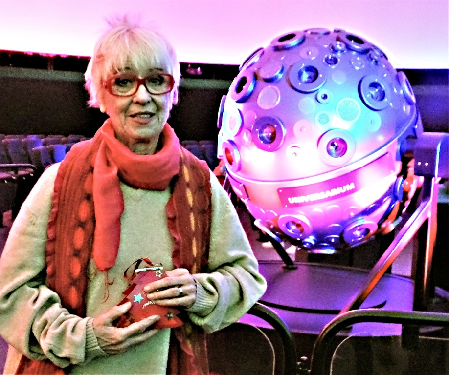 Die Liederpoetin Monika Ehrhardt-Lakomy im Großen Planetariumssaal