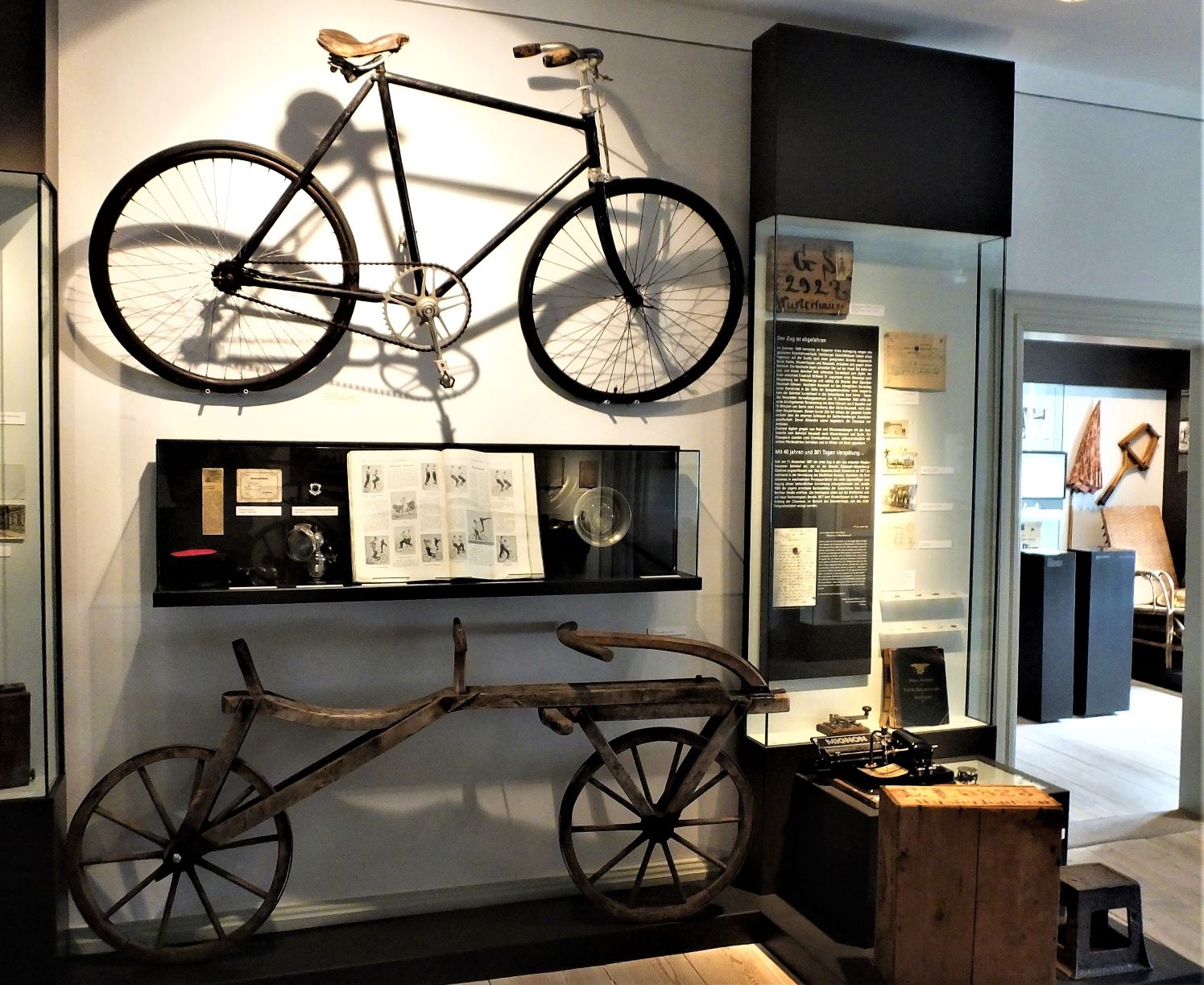 Die verschiedensten Fahrradtypen und -konstruktionen sind im Wegemuseum ausgestellt.